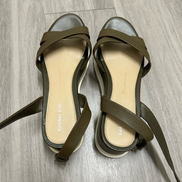 Gianni Bini Dartann Olive Green Platform Sandals with ankle strap. - Picture 5 of 8